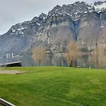 Walensee House & Apartmán Unterterzen