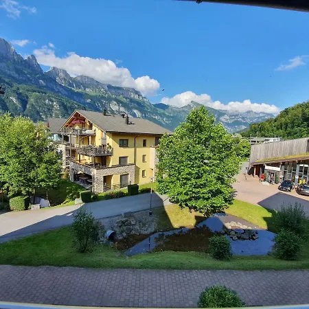 Walensee House & *