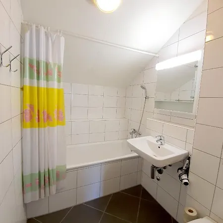 Walensee House & Apartment Unterterzen